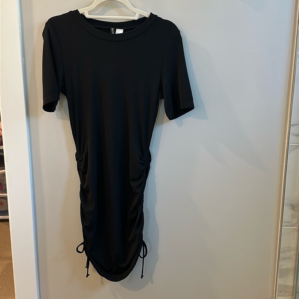 H&M BLACK BODYCON DRESS